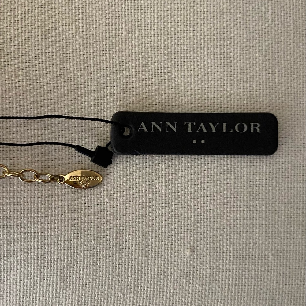 Ann Taylor, NWT Timeless Treasure Necklace - Picture 4 of 4